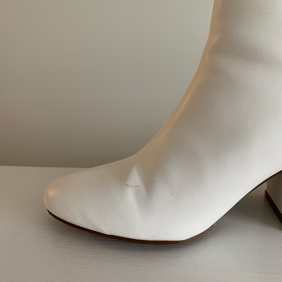 Nasty Gal White/Ivory Ankle Booties, size 37/5.5 - Picture 3 of 4